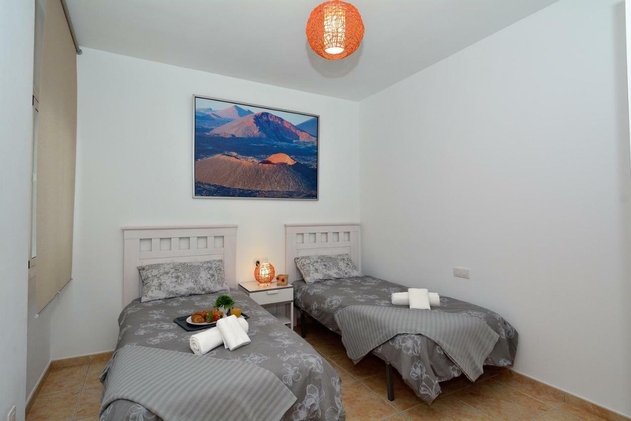 Apartamento El Pueblo Плая Бланка Екстериор снимка